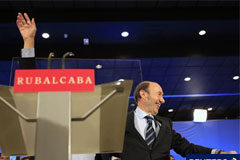 El empleo juvenil, prioridad de Rubalcaba de cara al 20-N Rubalcaba en un acto en Sevilla el 8 de septiembre de 2011