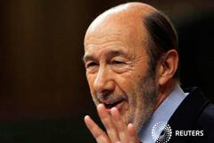 Rubalcaba trata de frenar el debate sobre su sucesión Rubalcaba en el Congreso el 10 de abril de 2013
