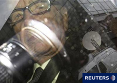 El presidente de News Corp, Rupert Murdoch, y su hijo James comparecerán el martes ante el Parlamento sobre el escándalo de las escuchas que ha sacudido a varios estamentos de la sociedad británica, incluido el primer ministro David Cameron. En la imagen,