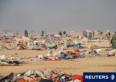 Las fuerzas de seguridad marroquíes rompen el campamento en las afueras de la capital del Sáhara Occidental, El Aaiún 08 de noviembre 2010