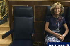 Salgado descarta un impuesto nuevo para las grandes fortunas Salgado es fotografiada en su escaño en el Congreso de los Diputados en Madrid el 23 de agosto de 2011.