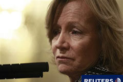 Moody’s podría rebajar la calificación de la deuda española Salgado escucha una pregunta durante una rueda de prensa en el Congreso, el 15 de diciembre de 2010.