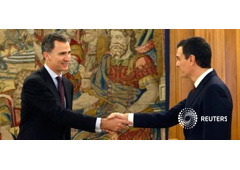 Imagen del líder socialista saludando al rey Felipe (a la izquierda) antes de su reunión en el Palacio de la Zarzuela en Madrid el 2 de febrero de 2016 Imagen del líder socialista saludando al rey Felipe (a la izquierda) antes de su reunión en el Palacio de la Zarzuela en Madrid el 2 de febrero de 2016