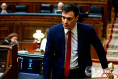 Sánchez busca una investidura en segunda ronda que evite nuevas elecciones Sánchez (vuelve a su asiento tras una intervención en el Congreso, en Madrid, el 2 de marzo de 2016