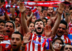 Aficionados del Atlético durante su despedida del Vicente Calderón el 28 de mayo de 2017
