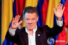 El presidente colombiano Juan Manuel Santos gana el premio Nobel de la Paz El presidente colombiano Juan Manuel Santos celebra tras ganar un segundo mandato en las elecciones presidenciales en Bogotá, Colombia, el 15 de junio de 2014