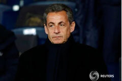 El expresidente francés Sarkozy, bajo custodia por financiación electoral El expresidente francés Nicolas Sarkozy asiste a un partido de Champions League entre el Paris St Germain y el Real Madrid, en el estadio de Parc des Princes, en París el 6 de marzo de 2018