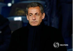 El expresidente francés Nicolas Sarkozy asiste a un partido de Champions League entre el Paris St Germain y el Real Madrid, en el estadio de Parc des Princes, en París el 6 de marzo de 2018