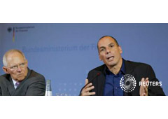Schaeuble (izq.) y Varoufakis en una rueda de prensa en Berlín el 5 de febrero de 2015