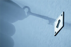 El Gobierno impulsa el Anteproyecto de Ley de Secretos Empresariales para reforzar la seguridad jurídica Llave y cerradura