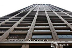 S&P eleva el rating de España un escalón a ‘BBB’ con perspectiva estable Una vista de una sede de Standard & Poor"s en Nueva York