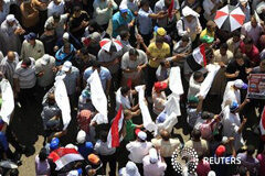 El islamista Mohamed Morsy, nuevo presidente de Egipto Seguidores del candidato islamista reunidos en la plaza Tahrir de El Cairo el 24 de junio de 2012
