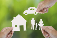 Novedades introducidas en la Ley de Contrato de Seguro por la LOSSEAR Dibujo de un coche, una casa y una familia