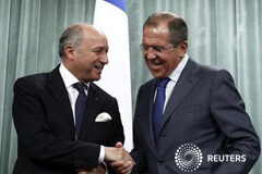 Rusia dice no hay pruebas de que Asad estuvo detrás de ataque con gas Los ministros de Exteriores Ruso y francés, Sergei Lavrov (derecha) y Laurent Fabius durante una rueda de prensa en Moscú, el 17 de septiembre de 2013
