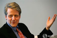 Tres estadounidenses ganan el premio Nobel de Economía Una foto de archivo de Shiller, profesor de Yale durante una cumbre de Reuters en Nueva York, el 21 de febrero de 2008