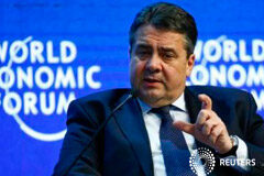 La política griega no debería ser una carga para la UE, dice Alemania El ministro Gabriel en Davos el 22 de enero de 2015