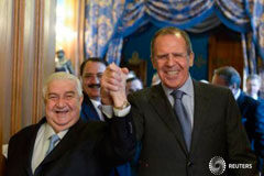 Siria da a Rusia un plan para un alto el fuego en Alepo Walid al-Moualem (izq.) con su homólogo ruso,Sergei Lavrov, antes de un encuentro en Moscú el 17 de enero