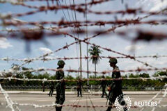 El Ejército tailandés declara la ley marcial, niega un golpe de estado Soldados tailandeses en un punto de control en Bangkok, el 20 de mayo de 2014
