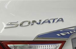 Hyundai para las ventas de Sonata por problemas con el cierre un vehículo Sonata de Hyundai expuesto en Seúl, el 24 de febrero de 2010.