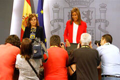 El Gobierno presenta su agenda social, que contempla medidas de apoyo a personas con discapacidad, jóvenes y mujeres Soraya Sáenz de Santamaría y Ana Mato