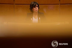 El Gobierno español pide al Parlament que no permita una investidura a distancia La vicepresidenta del Gobierno, Soraya Sáenz de Santamaría, el 26 de octubre de 2017 en el Senado