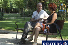 «También la lluvia» representará a España en los Oscar En la imagen, Bollaín, junto al guionista de la película, Paul Laverty (I), en Madrid el pasado 16 de agosto durante una entrevista con Reuters.