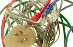 La libertad en Internet pende de un hilo llamado Eurocámara Un lio de cables de colores