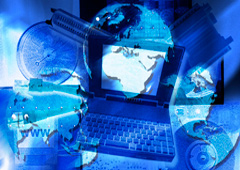 Bola del mundo, un portátil y una brújula