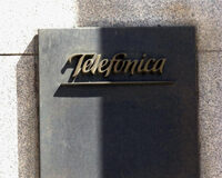 El Supremo anula una multa de dos millones a Telefónica y ordena a la CMT fijar de nuevo el importe El Supremo anula una multa de dos millones a Telefónica Placa de Telefónica