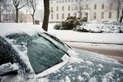 Medidas para reparar los daños por temporales de lluvia Una ciudad nevada
