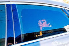 La oposición a May, a 6 votos de la moción de censura, según medios La ministra británica dejando los estudios de la cadena de televisión Sky, Londres, Reino Unido, 18 de noviembre de 2018