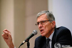 EEUU propone entre protestas una nueva «neutralidad de la red» El presidente de la Comisión Federal de Comunicaciones, Thomas Wheeler, en una conferencia en Oakland el 9 de enero de 2014