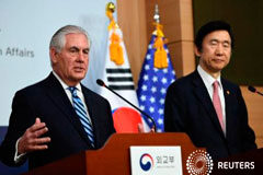EEUU dice que se ha terminado su «paciencia estratégica» con Pyongyang El secretario de Estado de Estados Unidos Rex Tillerson (I) habla en una rueda de prensa con el ministro de Asuntos Exteriores de Corea del Sur Yun Byung-Se en Seúl, Corea del Sur, el 17 de marzo de 2017