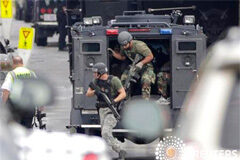 Al menos 13 muertos en un tiroteo en una base naval en Washington Doce muertos en un tiroteo en una base de la Armada de Washington