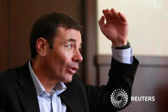 El PSOE suspende de sus funciones a Tomás Gómez y nombra una gestora en Madrid Gómez durante una entrevista con Reuters en Madrid, el 15 de octubre ed 2010