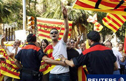 Las corridas de toros podrían recibir la estocada en Cataluña una concentración a favor de las corridas celebrada en la Ciudad Condal.