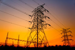 Taxing Energy Use: cuando el consumo (de energía) no sale gratis Torre eléctrica