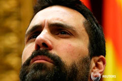 El Parlament aplaza el pleno de investidura de Sànchez al negársele la excarcelación El presidente del Parlament, Roger Torrent, en Barcelona el 28 de marzo de 2018