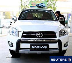 Coche de Toyota en un concesionario Coche de Toyota en un concesionario