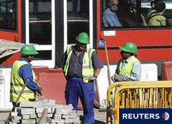 trabajadores de la construcción en Madrid, el 2 de junio de 2009.