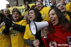 El sector judicial para una hora contra las reformas de Gallardón En la imagen, trabajadores de la justicia protestan en Madrid el 12 de diciembre de 2012