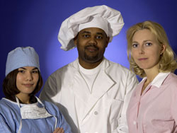 Un médico, una enfermera y un cocinero posando