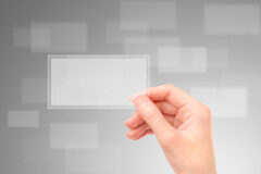 Transparencia y buen gobierno en la «información de relevancia jurídica» Una mano mostrando un recuadro blanco transparente