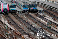 Huelga de trenes y manifestación de policías agotados en Francia Una foto de archivo de trenes parados en la Gare Saint Lazare de París, el 25 de abril de 2016