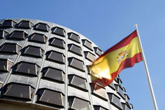 Un juez plantea la inconstitucionalidad de las ejecuciones hipotecarias por generar «exclusión social» parte de la fachada del edificio del Tribunal Constitucional