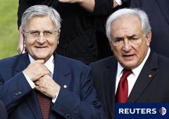 El presidente del Banco Central Europeo, Jean-Claude Trichet (I) y el director gerente del FMI, Dominique Strauss-Kahn, durante una reunión informal de ministros de Finanzas de la UE en Bruselas, el 30 de septiembre de 2010.