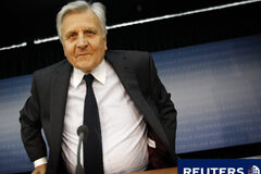Los gobiernos deben evitar la moratoria de Grecia, dice Trichet Trichet respondiendo preguntas durante una rueda de prensa