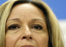 PSOE, IU y ERC presentan la reforma de la ley antitabaco Trinidad Jiménez durante una conferencia en Madrid el 31 de agosto de 2009.