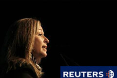 Trinidad Jiménez abre la batalla socialista por Madrid Sanidad quiere prohibir fumar en lugares públicos