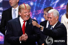 Trump acepta la nominación republicana, promete poner a «EEUU primero» El nominado presidencial republicano estadounidense Donald Trump (I) y el nominado a vicepresidente Mike Pence en el cierre de la Convención Nacional Republicana en Ohio, EEUU, el 21 de julio de 2016